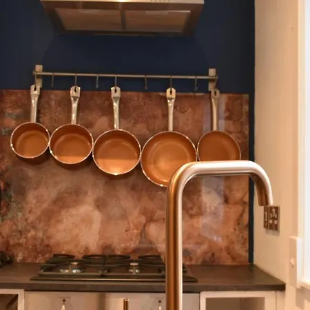 The Cheltenham, Stylish 1-bed Victorian * Harrogate