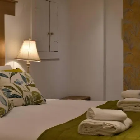 דירה The Cheltenham, Stylish 1-bed Victorian
