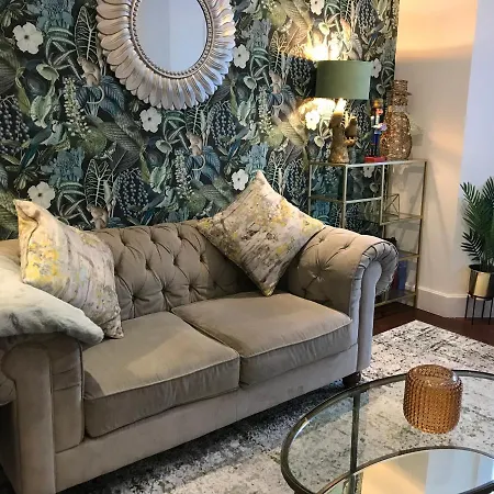 The Cheltenham, Stylish 1-bed Victorian * Harrogate